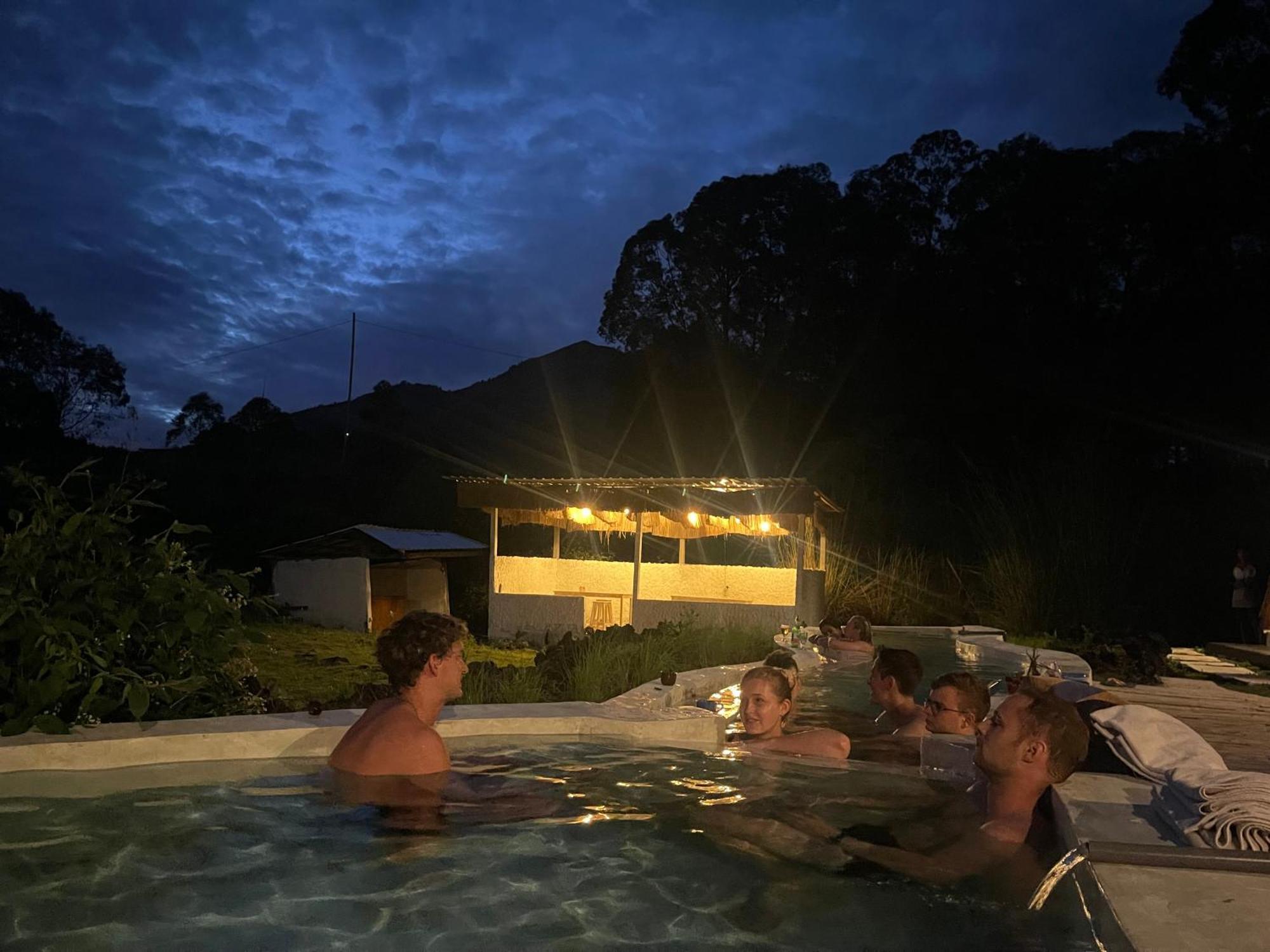Hotel Triangular House And Hot Spring à Kubupenlokan Extérieur photo