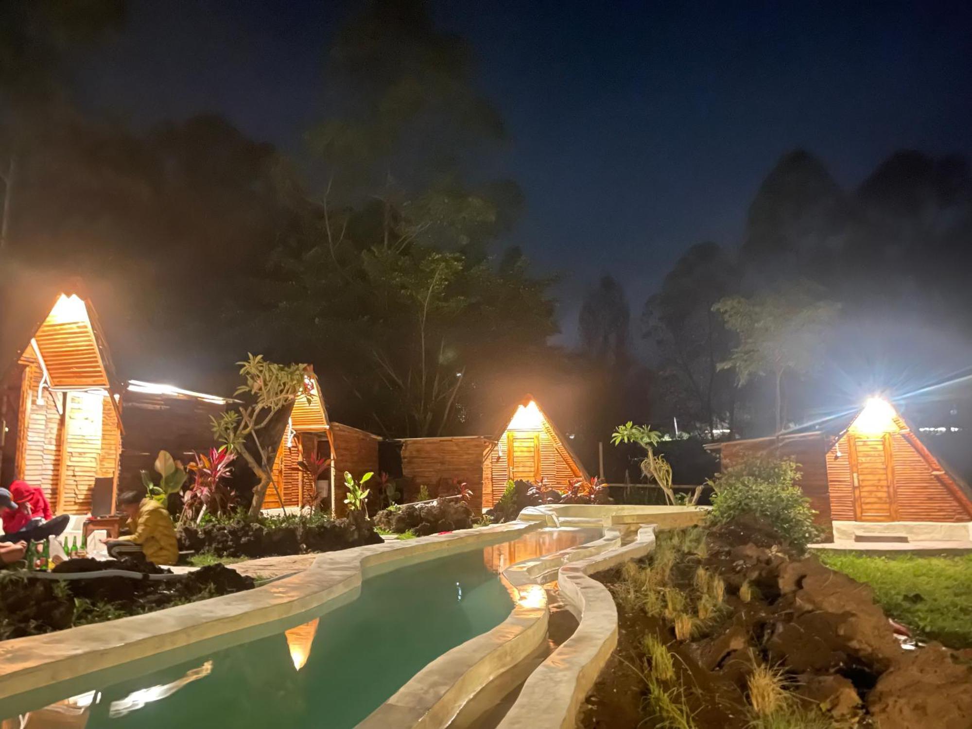 Hotel Triangular House And Hot Spring à Kubupenlokan Extérieur photo